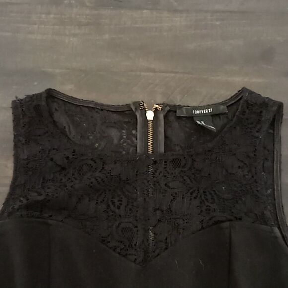 Forever 21 mini dress lace detail on waist and chest zipper back good condition - Picture 2 of 6